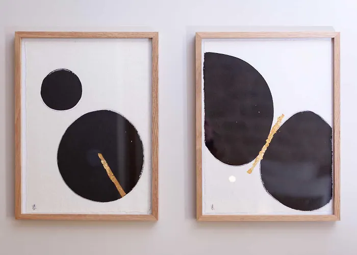 Tinah , Champs ElyseesHotel Parijs